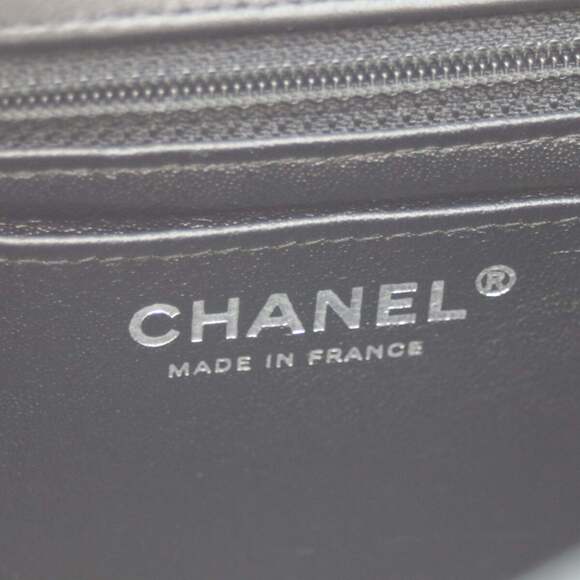 CHANEL A69900 Lamb So Black Mini Matelasse 20 Shoulder Bag, with Hardware, Wo... - Picture 10 of 11